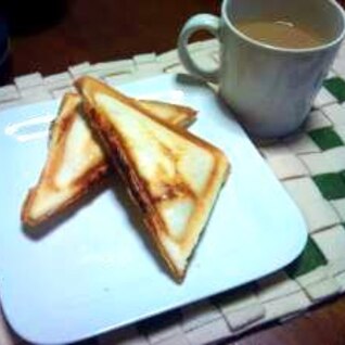 朝ごはんやおやつにも簡単にできるホットサンドイッチ